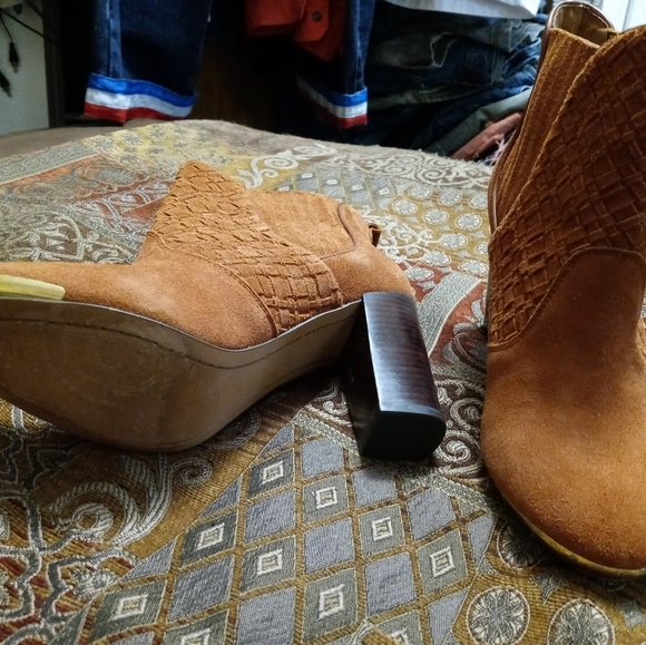 💐👢ELLIOTT LUCCA ICONIC BOOTS👢🎋SIZE 8.5,A FABULOUS GIFT ITEM.🎁 - Picture 7 of 16